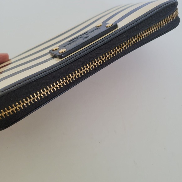 KATE SPADE Wellesley Neda Zip Around Wallet Black White Stripped Large Logo - Picture 4 of 11